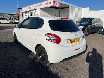 Used Peugeot 208 2014 for sale - 77754201: Photo