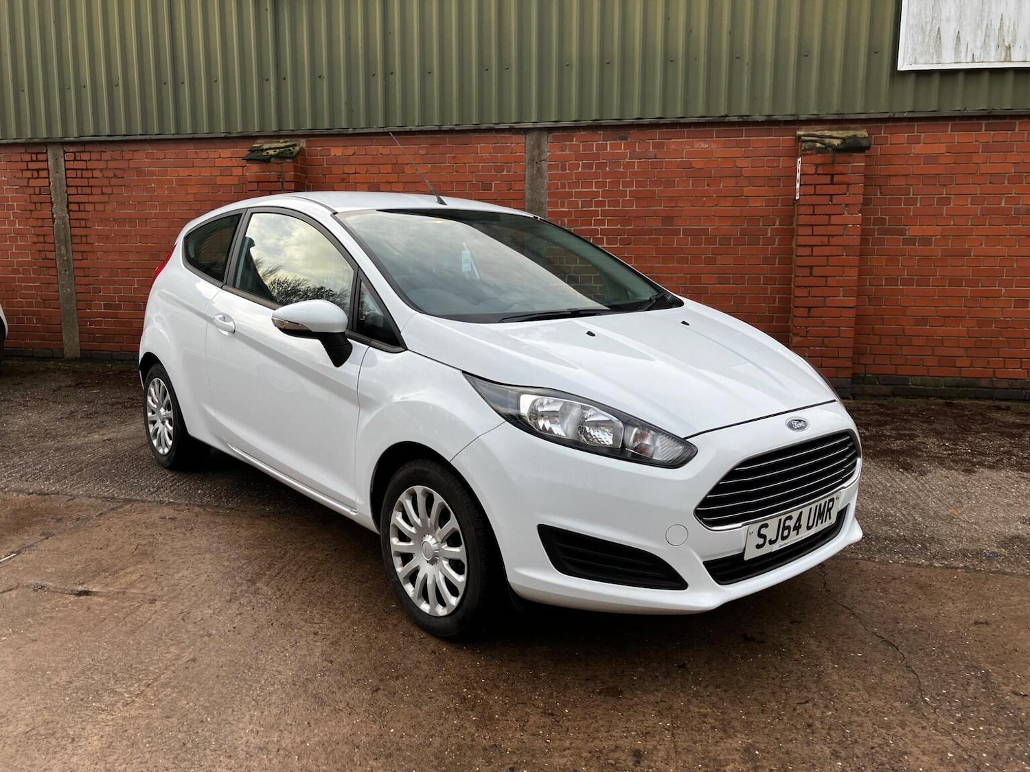 Used Ford Fiesta 2014 for sale - 76935369: Photo 2