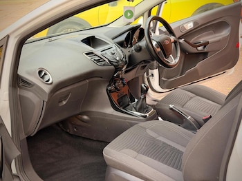 Used Ford Fiesta 2013 for sale - 76444444: Photo