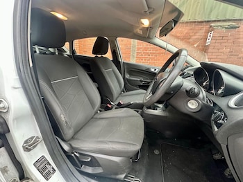 Used Ford Fiesta 2015 for sale - 77011778: Photo