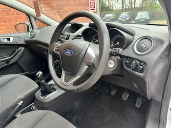 Used Ford Fiesta 2015 for sale - 77011778: Photo