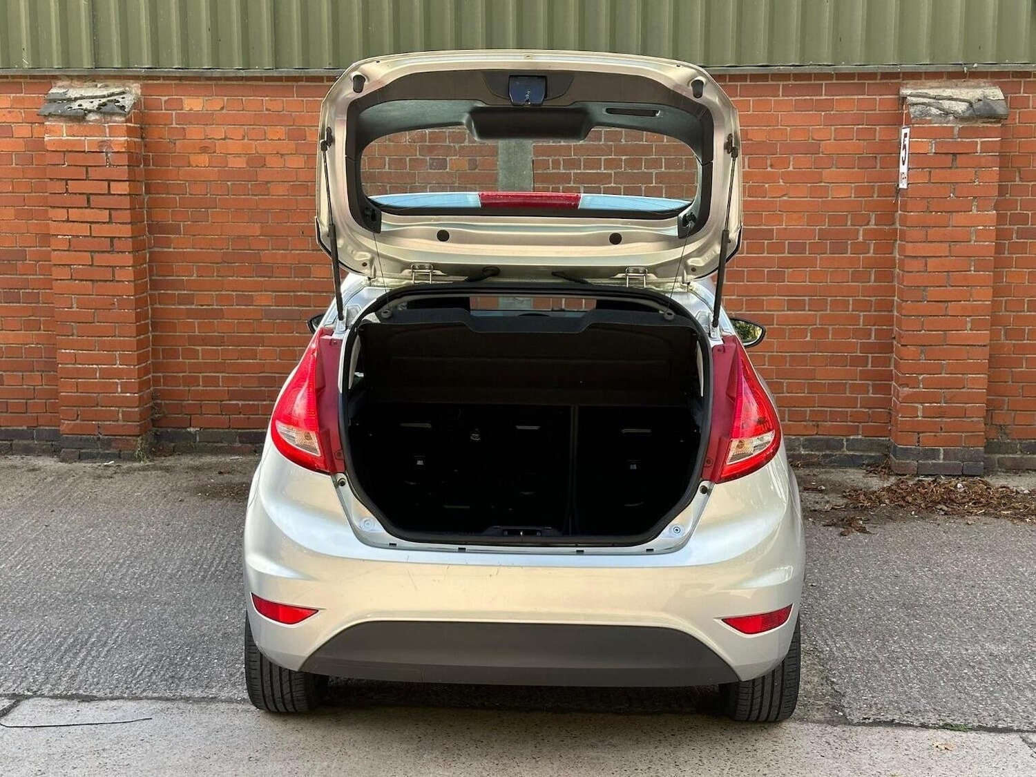 Used Ford Fiesta 2011 for sale - 76045649: Photo 11