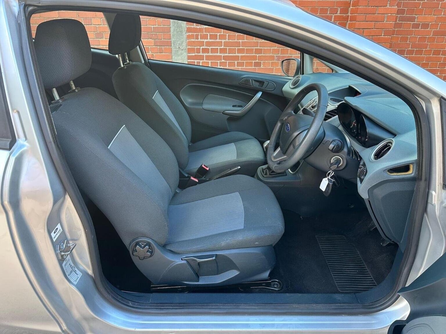 Used Ford Fiesta 2011 for sale - 76045649: Photo 2