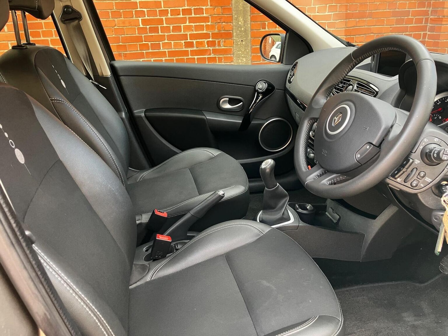 Used Renault Clio 2012 for sale - 76376948: Photo 3
