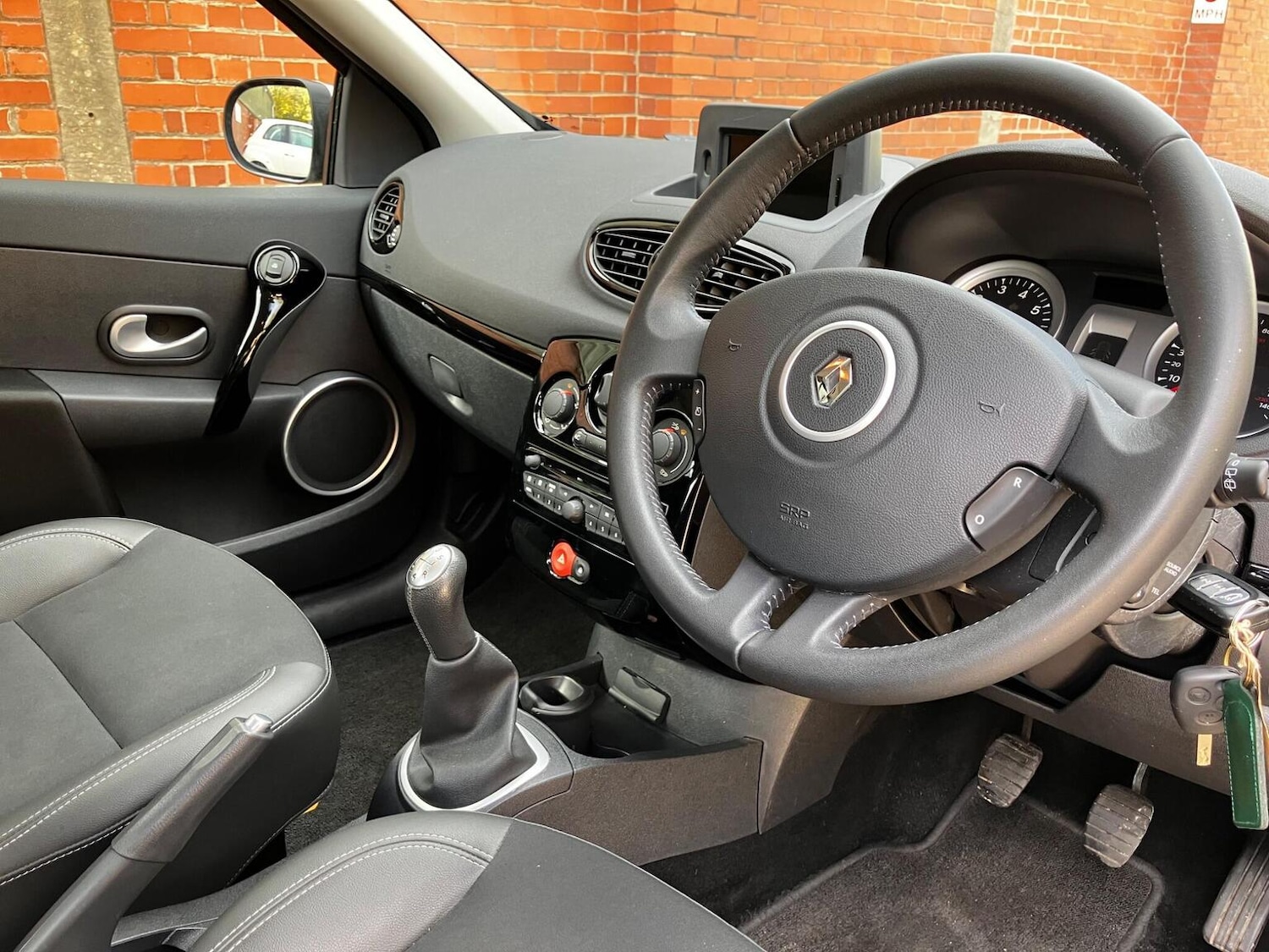 Used Renault Clio 2012 for sale - 76376948: Photo 4