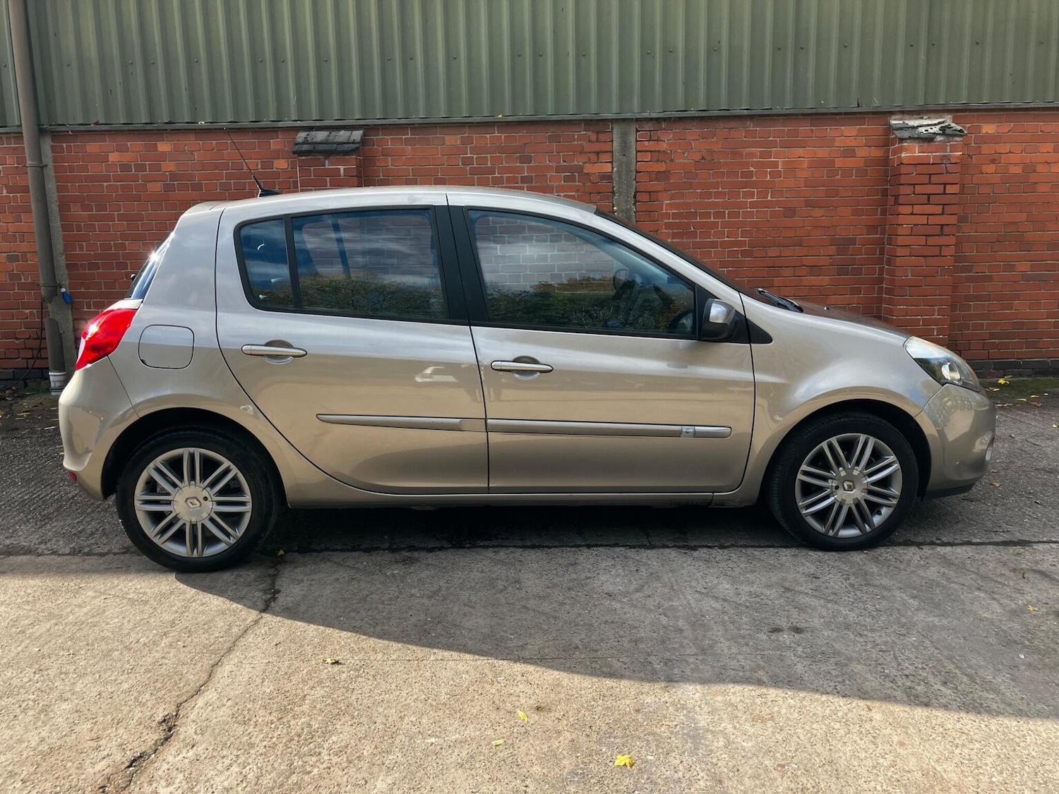 Used Renault Clio 2012 for sale - 76376948: Photo 6