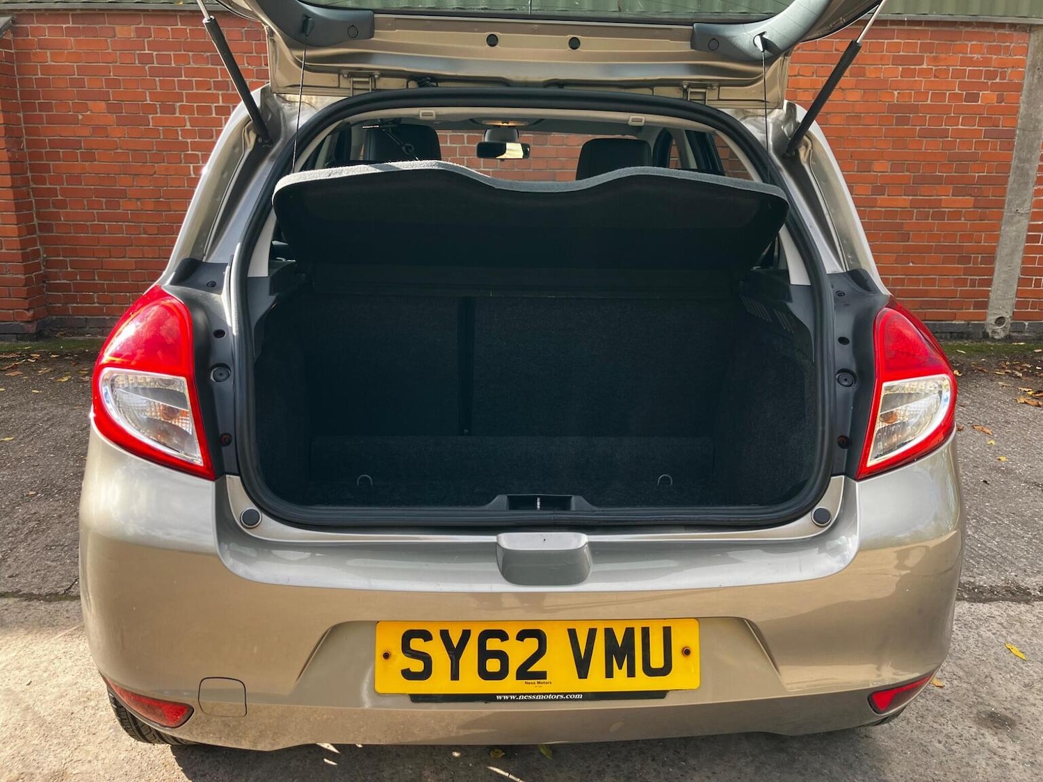 Used Renault Clio 2012 for sale - 76376948: Photo 8