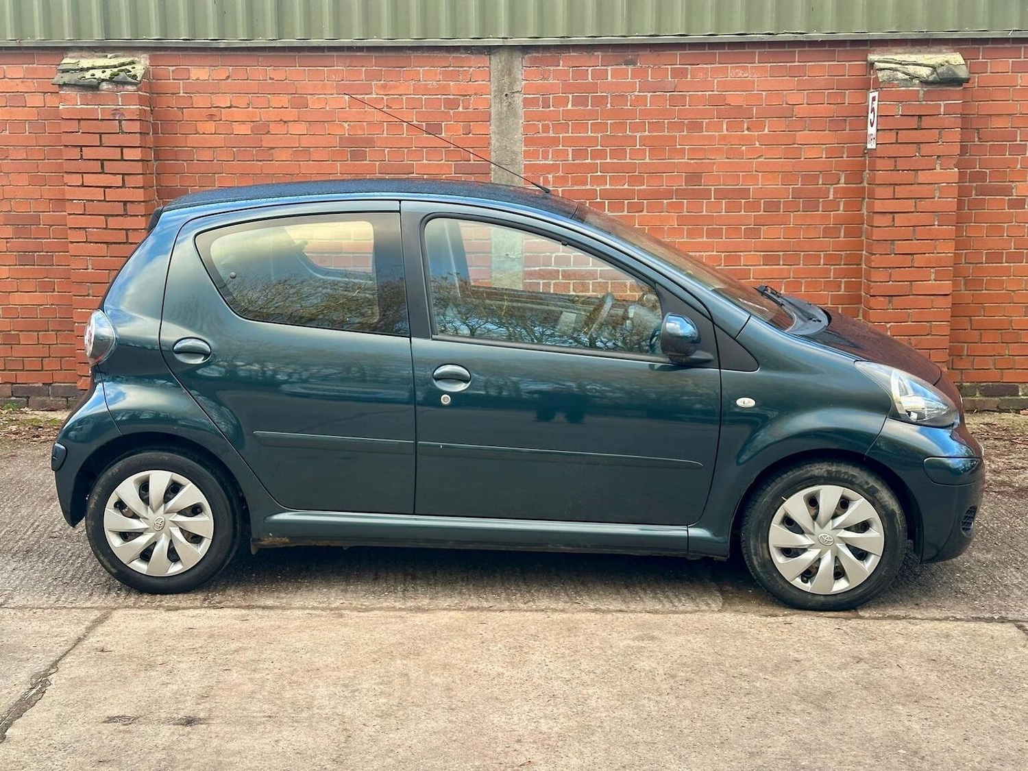 Used Toyota AYGO 2011 for sale - 77093923: Photo 11