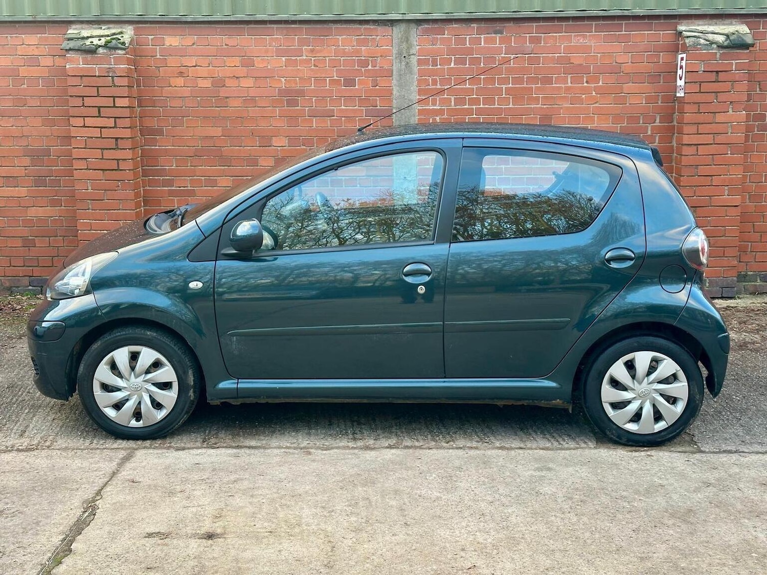 Used Toyota AYGO 2011 for sale - 77093923: Photo 19