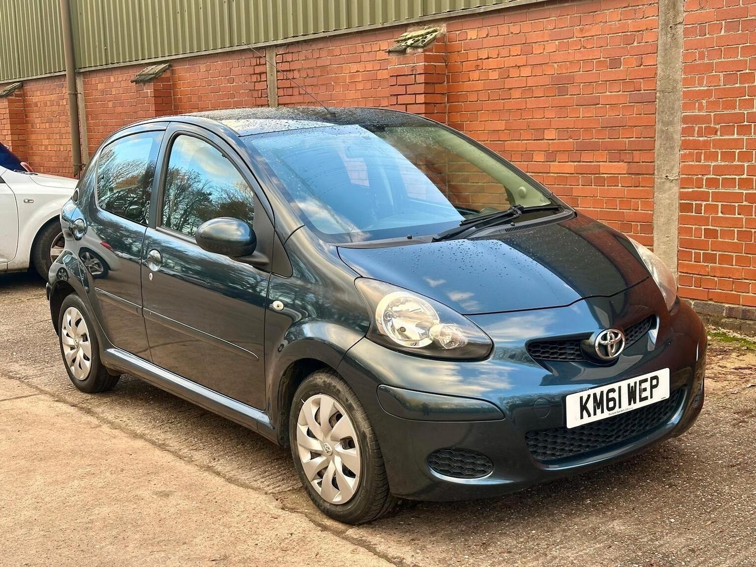 Used Toyota AYGO 2011 for sale - 77093923: Photo 2