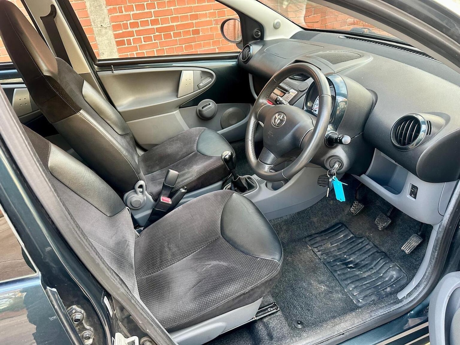 Used Toyota AYGO 2011 for sale - 77093923: Photo 3