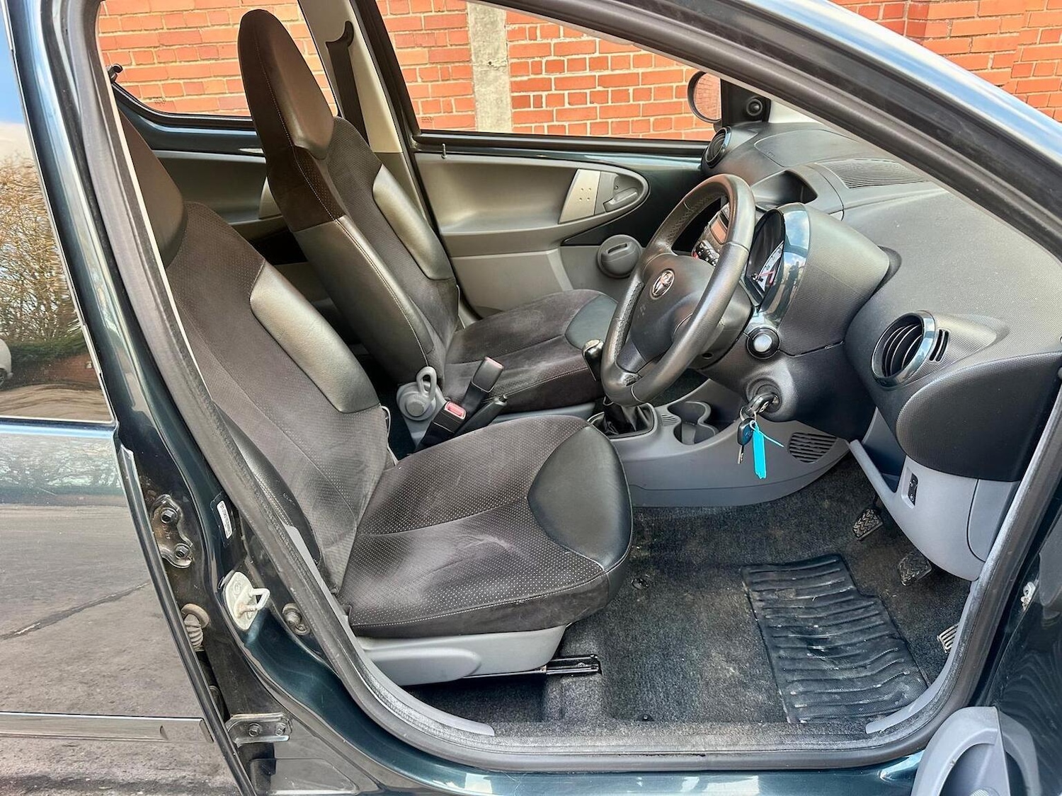 Used Toyota AYGO 2011 for sale - 77093923: Photo 4