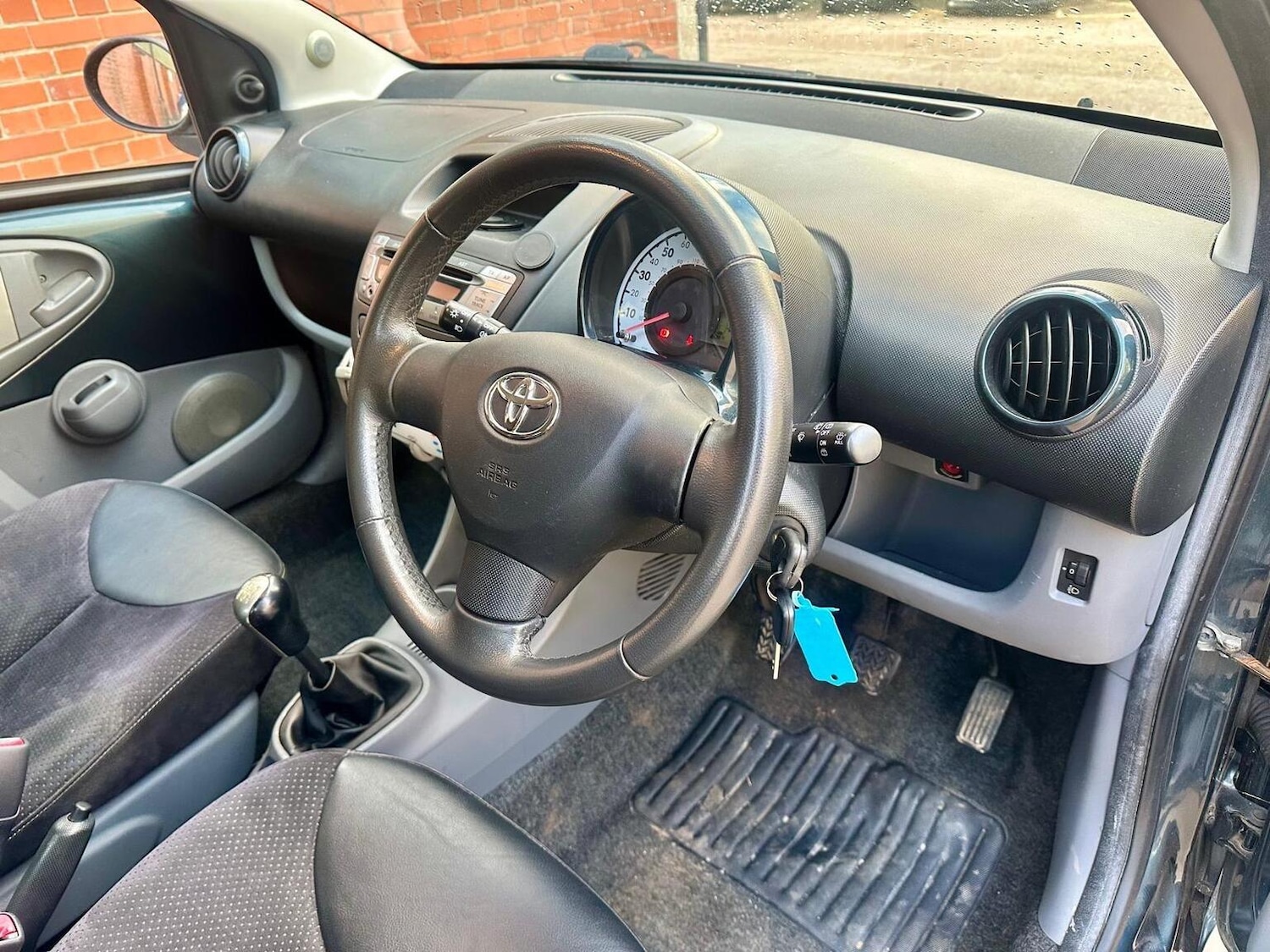 Used Toyota AYGO 2011 for sale - 77093923: Photo 5