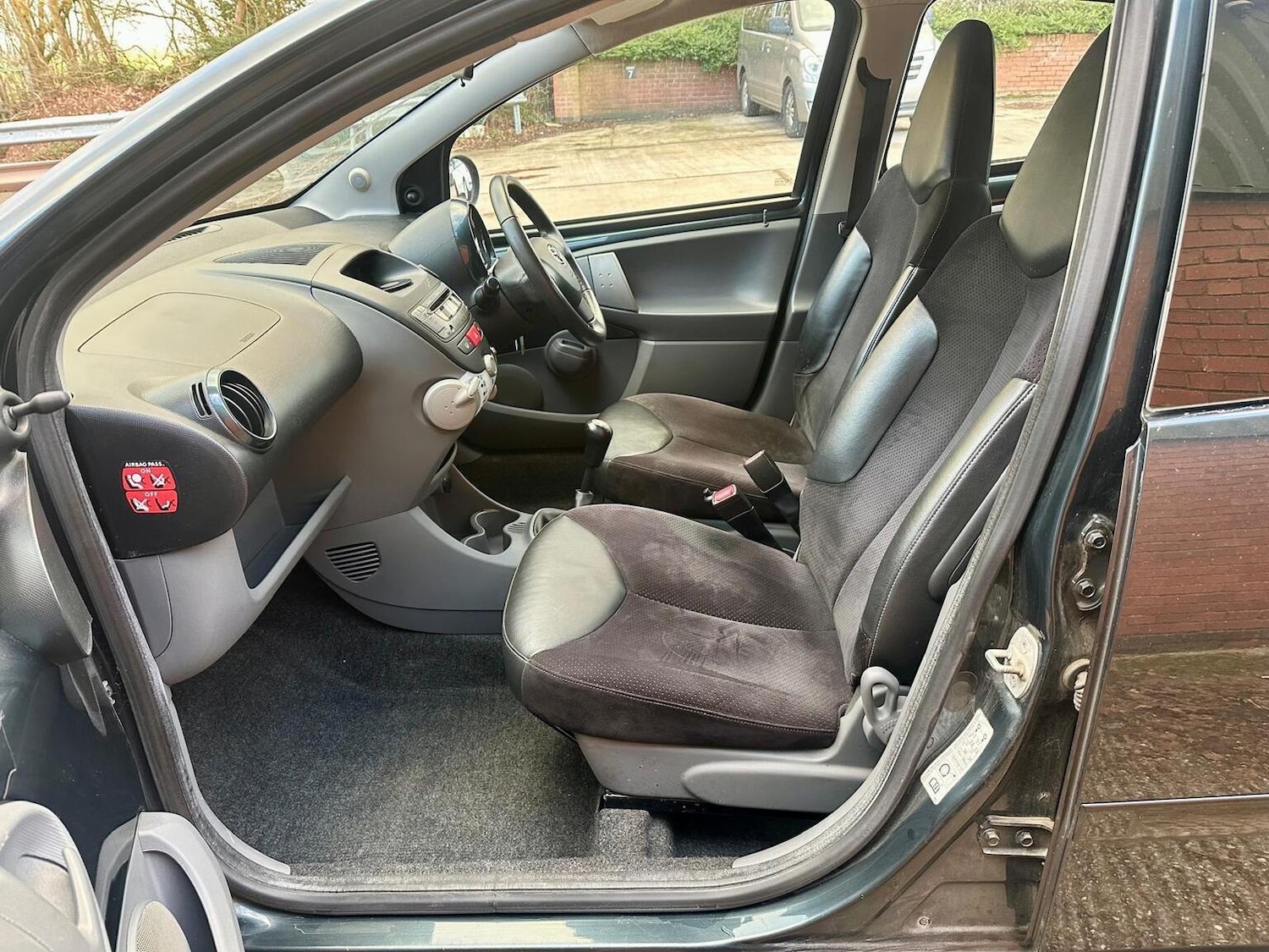 Used Toyota AYGO 2011 for sale - 77093923: Photo 9