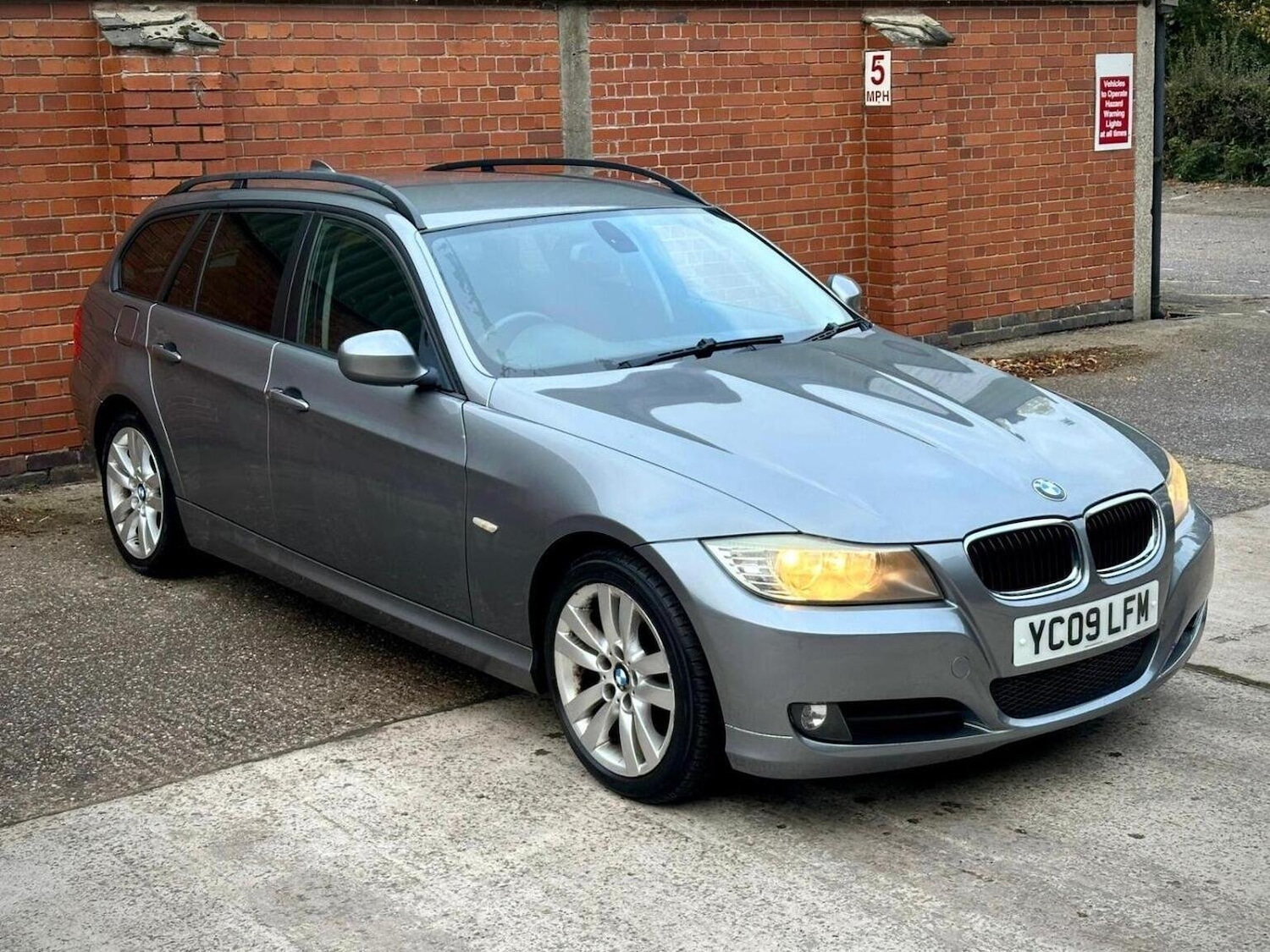 Used BMW 3 Series 2009 for sale - 76324748: Photo 2