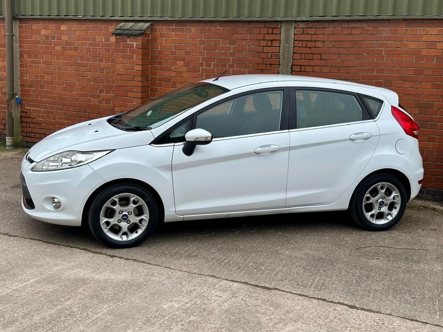 Used Ford Fiesta 2011 for sale - 77997209: Photo 24