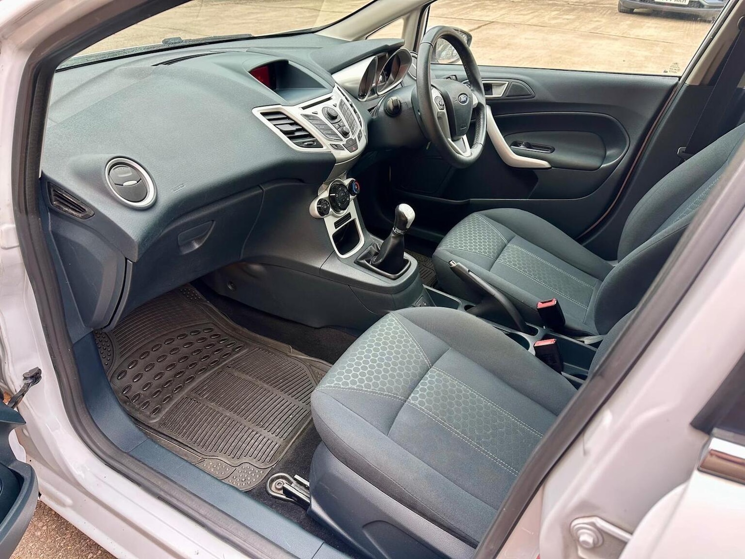 Used Ford Fiesta 2011 for sale - 77997209: Photo 4