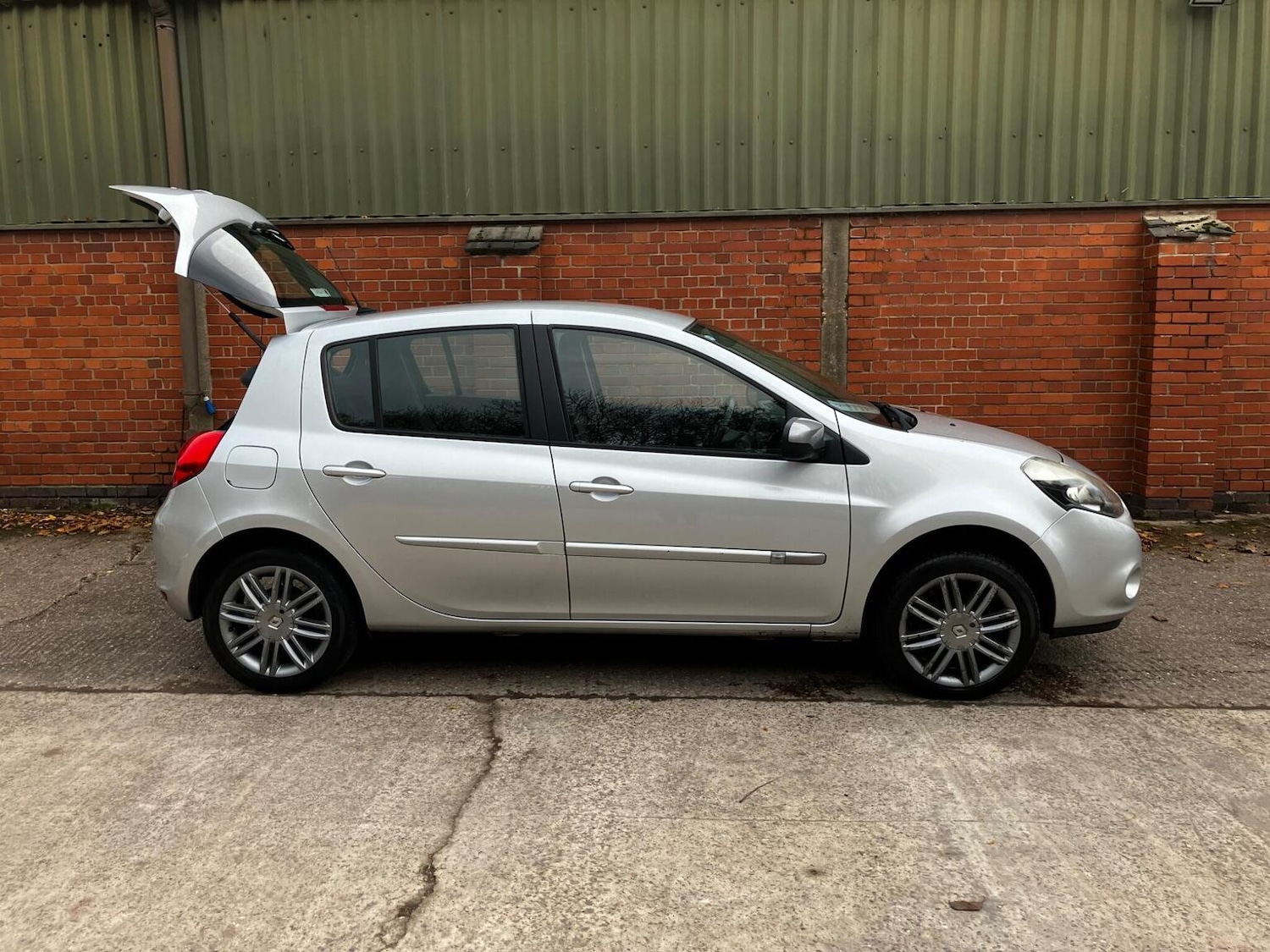 Used Renault Clio 2013 for sale - 76588458: Photo 11