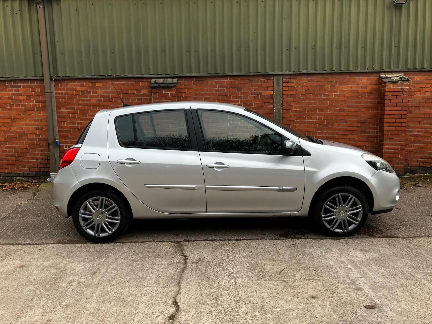 Used Renault Clio 2013 for sale - 76588458: Photo 15