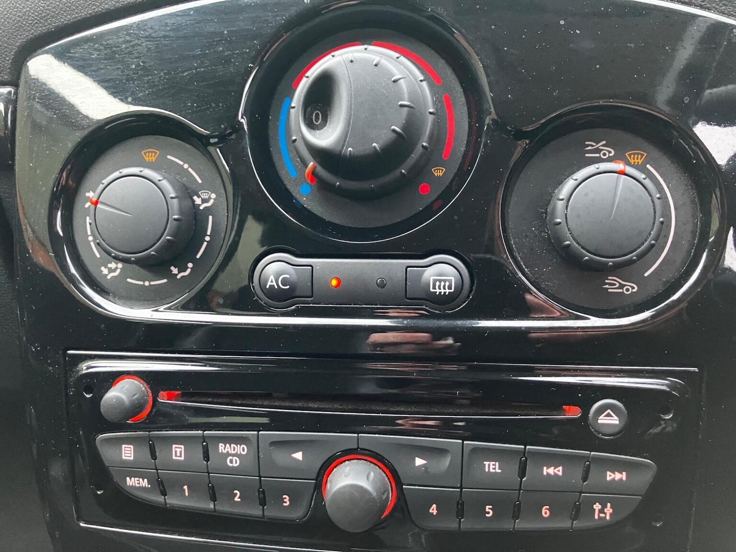 Used Renault Clio 2013 for sale - 76588458: Photo 18