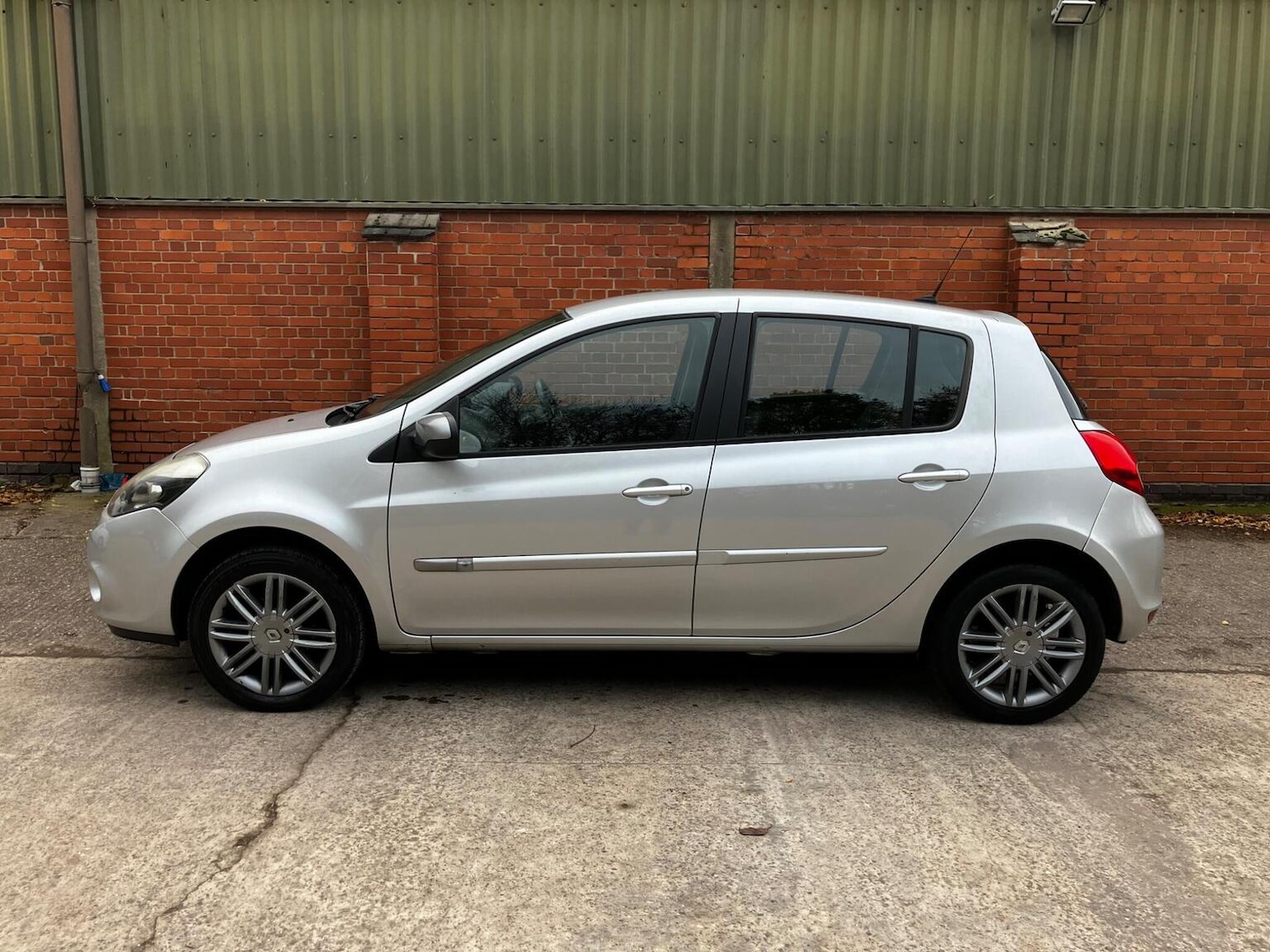 Used Renault Clio 2013 for sale - 76588458: Photo 24