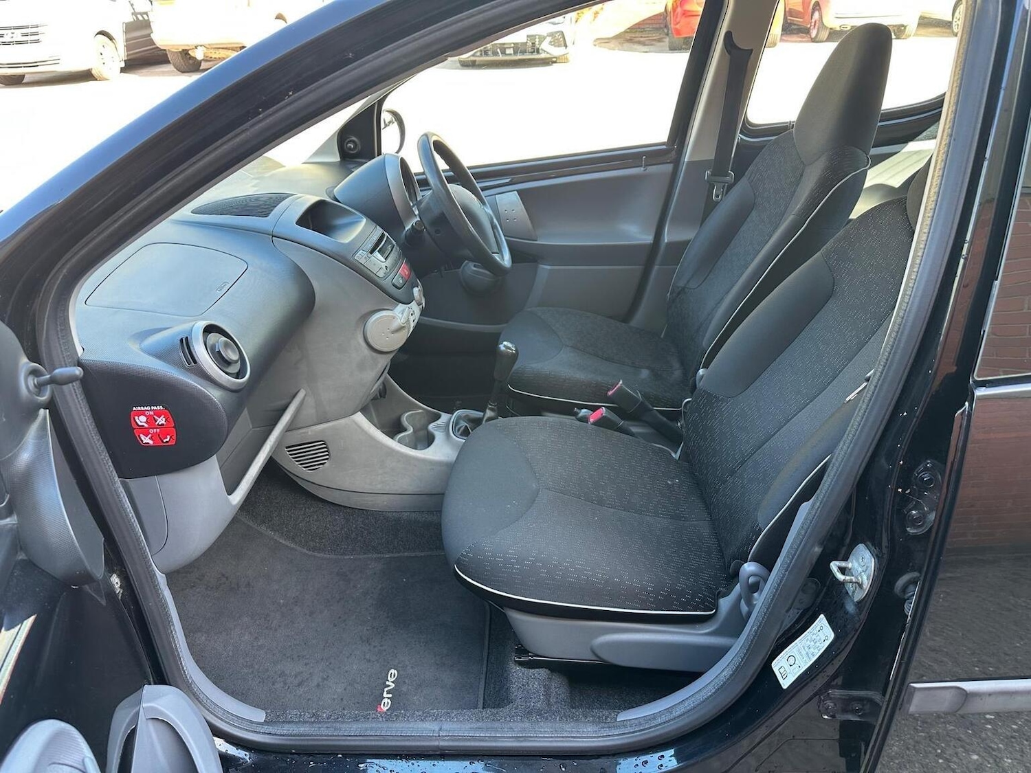 Used Peugeot 107 2011 for sale - 77931249: Photo 8