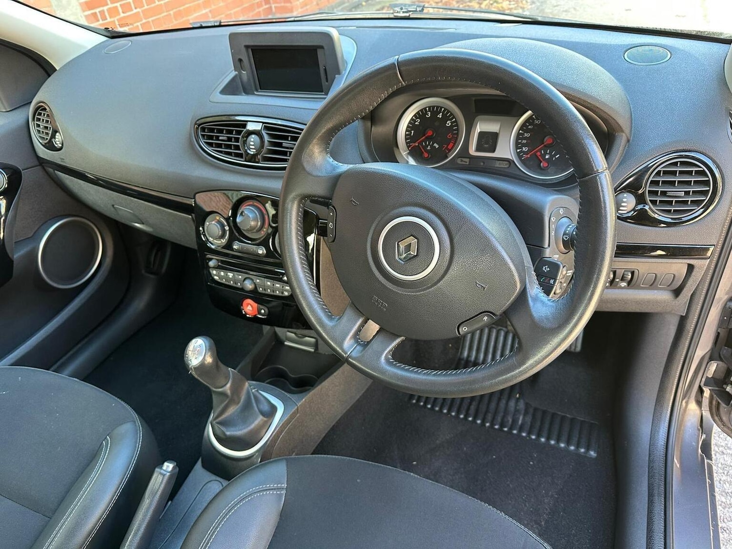 Used Renault Clio 2012 for sale - 76421876: Photo 13