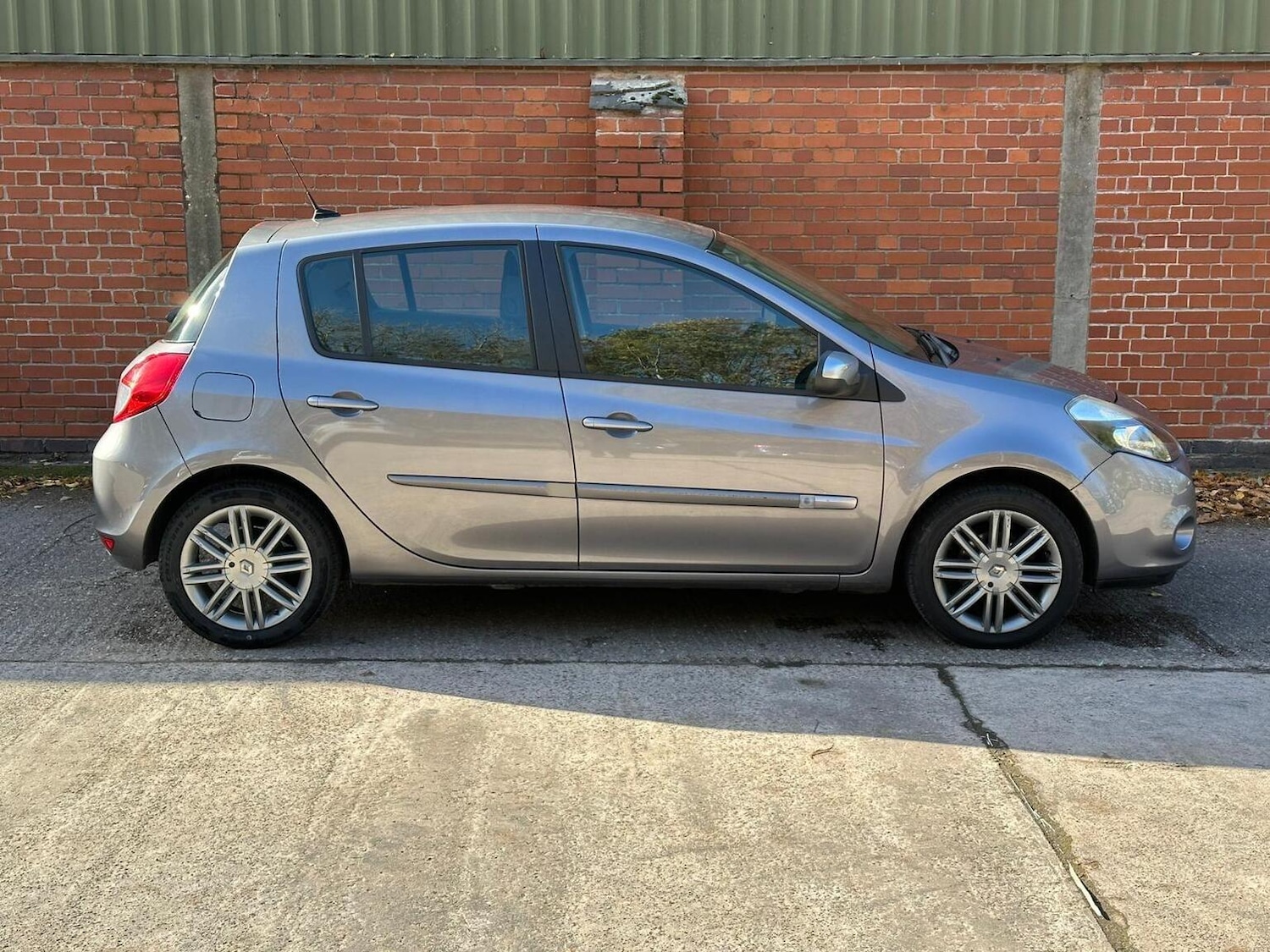 Used Renault Clio 2012 for sale - 76421876: Photo 16