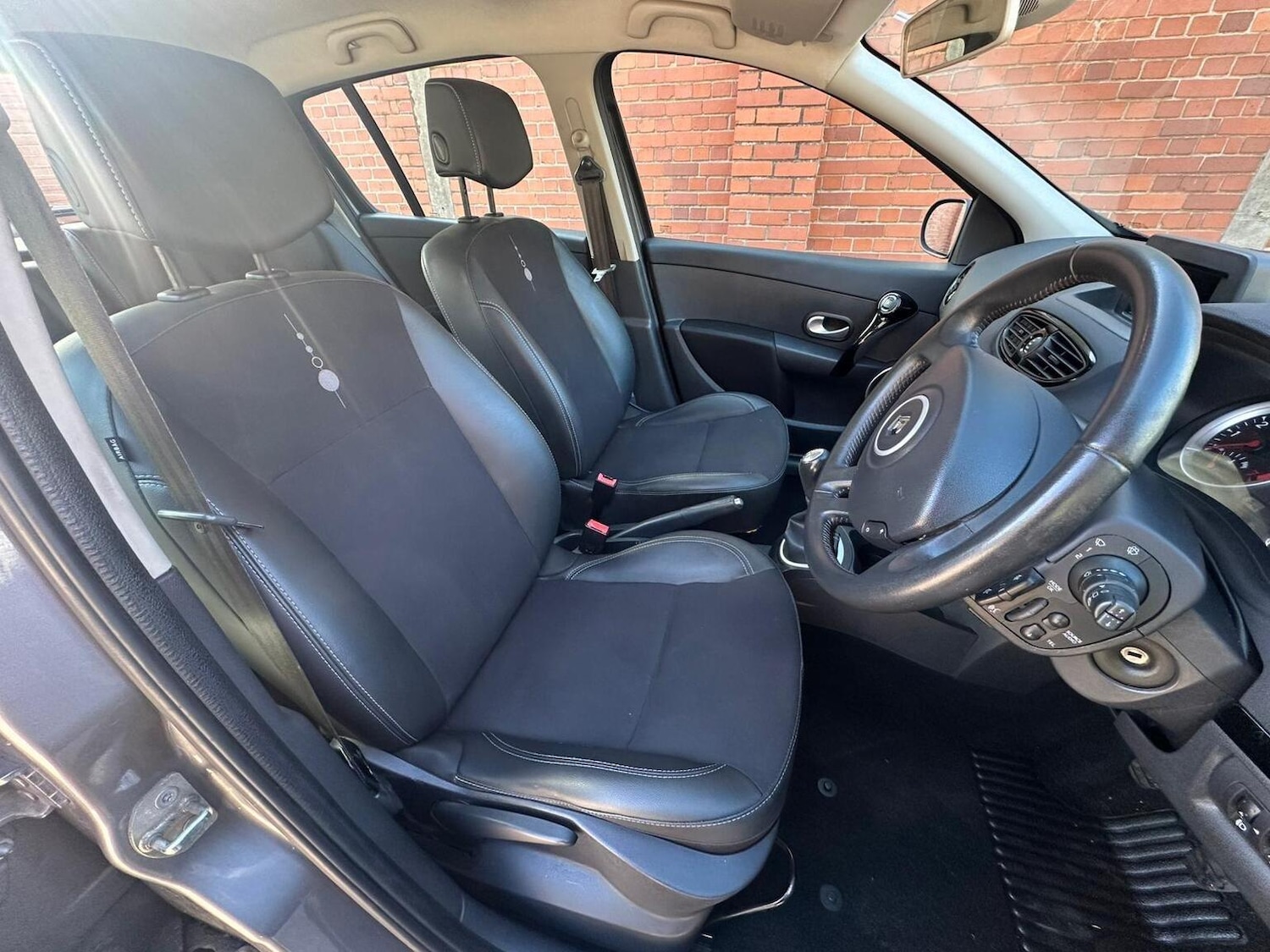 Used Renault Clio 2012 for sale - 76421876: Photo 19