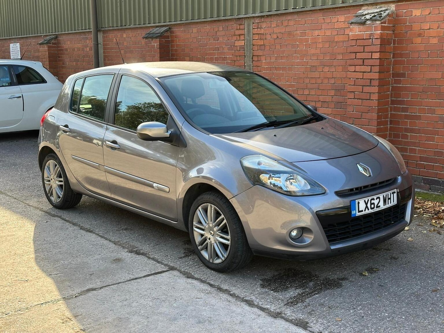Used Renault Clio 2012 for sale - 76421876: Photo 2
