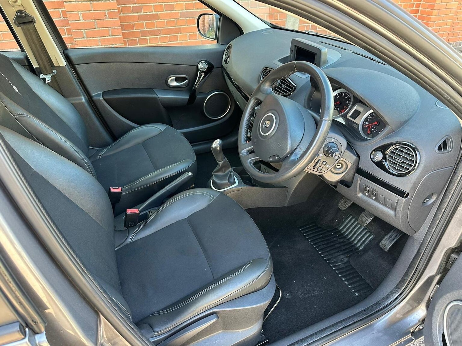 Used Renault Clio 2012 for sale - 76421876: Photo 22