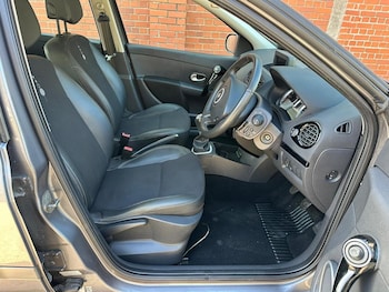 Used Renault Clio 2012 for sale - 76421876: Photo