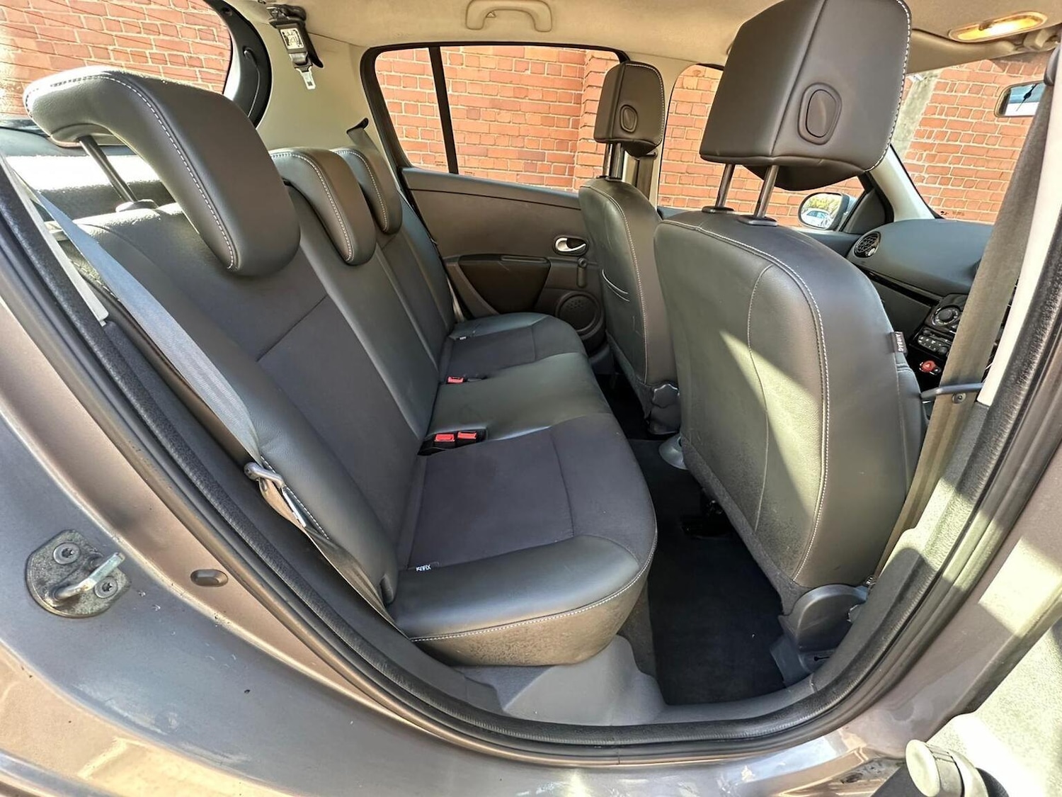 Used Renault Clio 2012 for sale - 76421876: Photo 5