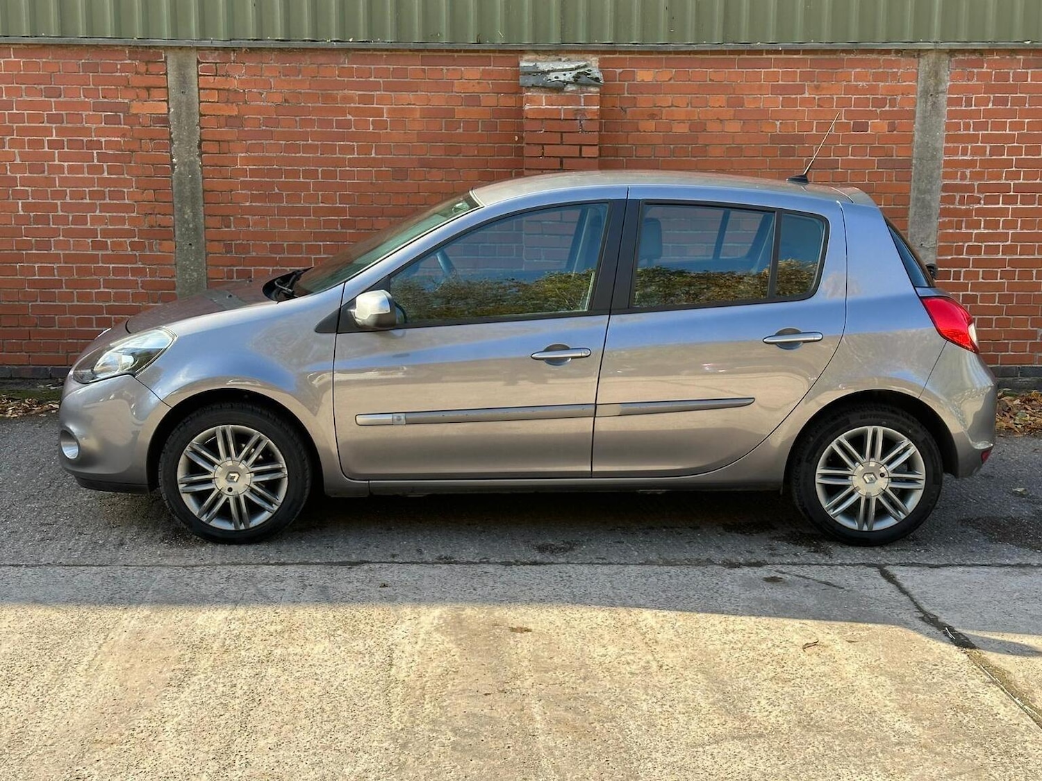 Used Renault Clio 2012 for sale - 76421876: Photo 7