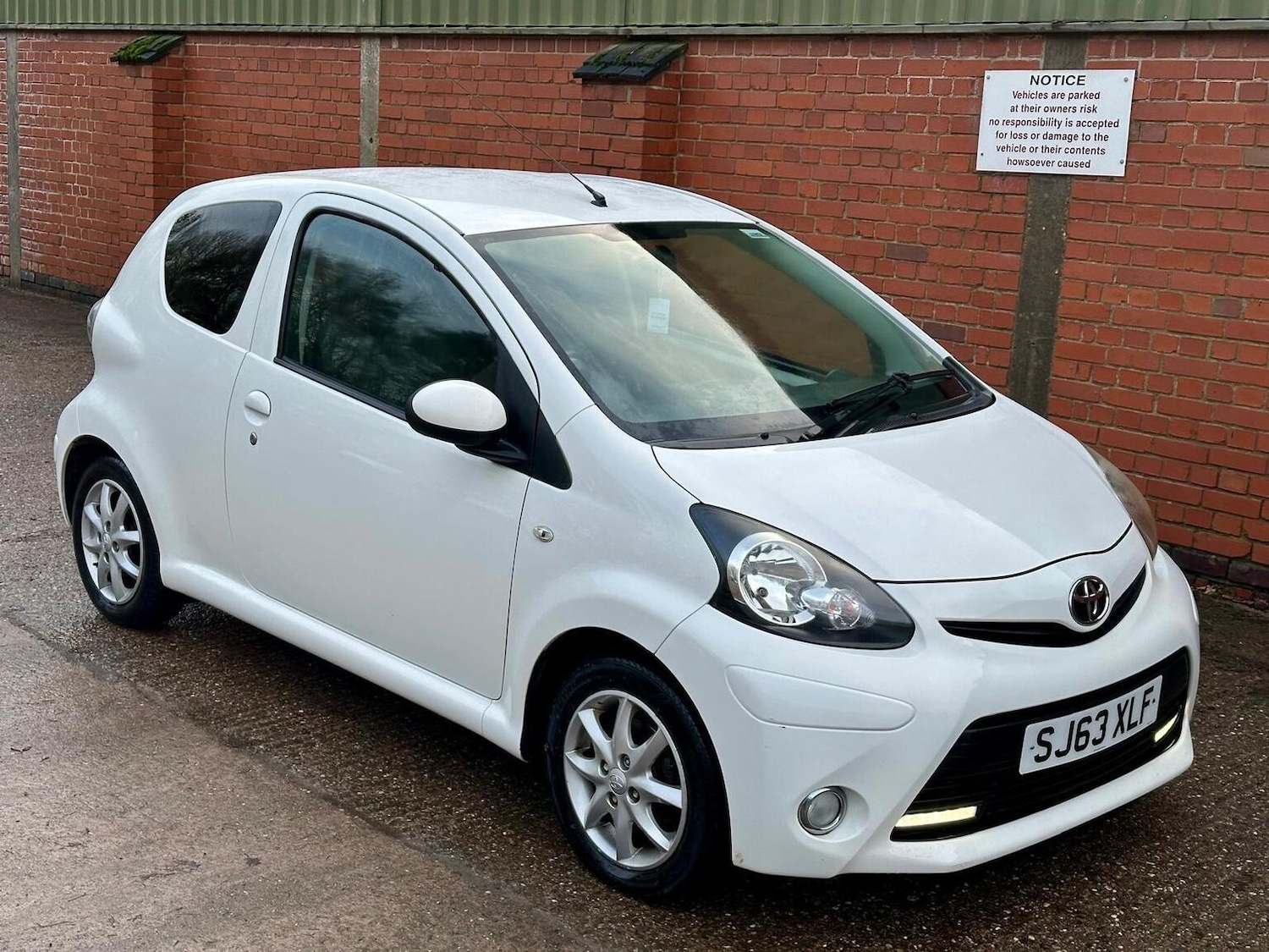 Used Toyota AYGO 2013 for sale - 77391901: Photo 2