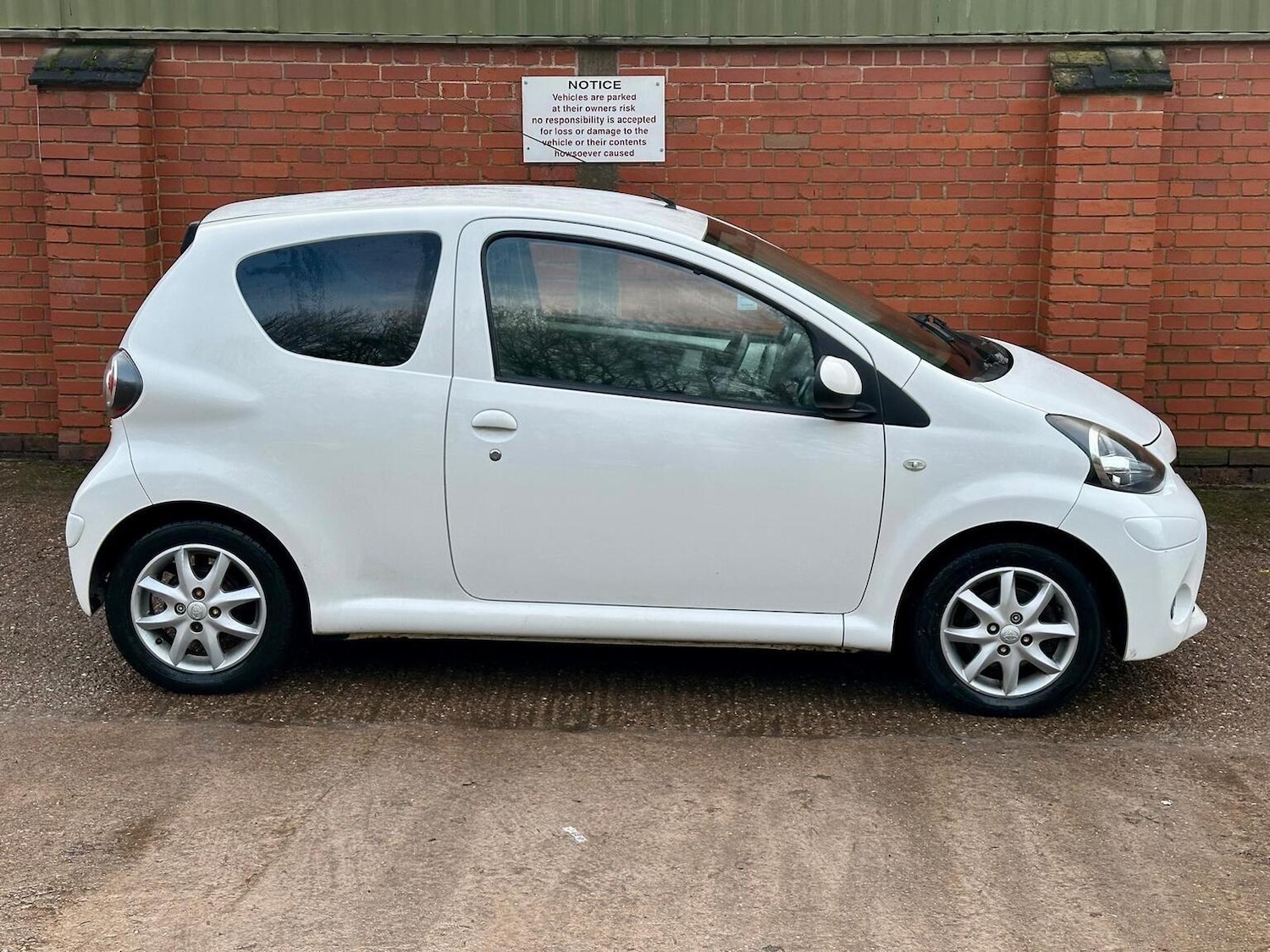 Used Toyota AYGO 2013 for sale - 77391901: Photo 9