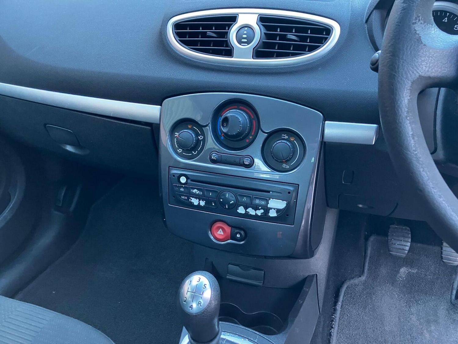 Used Renault Clio 2011 for sale - 76379000: Photo 11