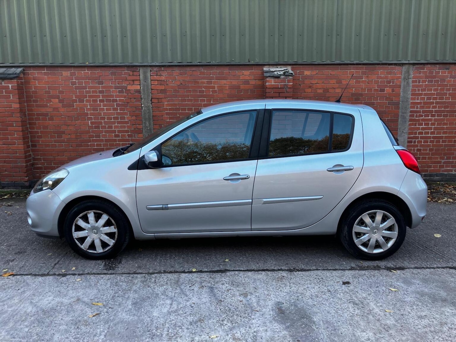 Used Renault Clio 2011 for sale - 76379000: Photo 21