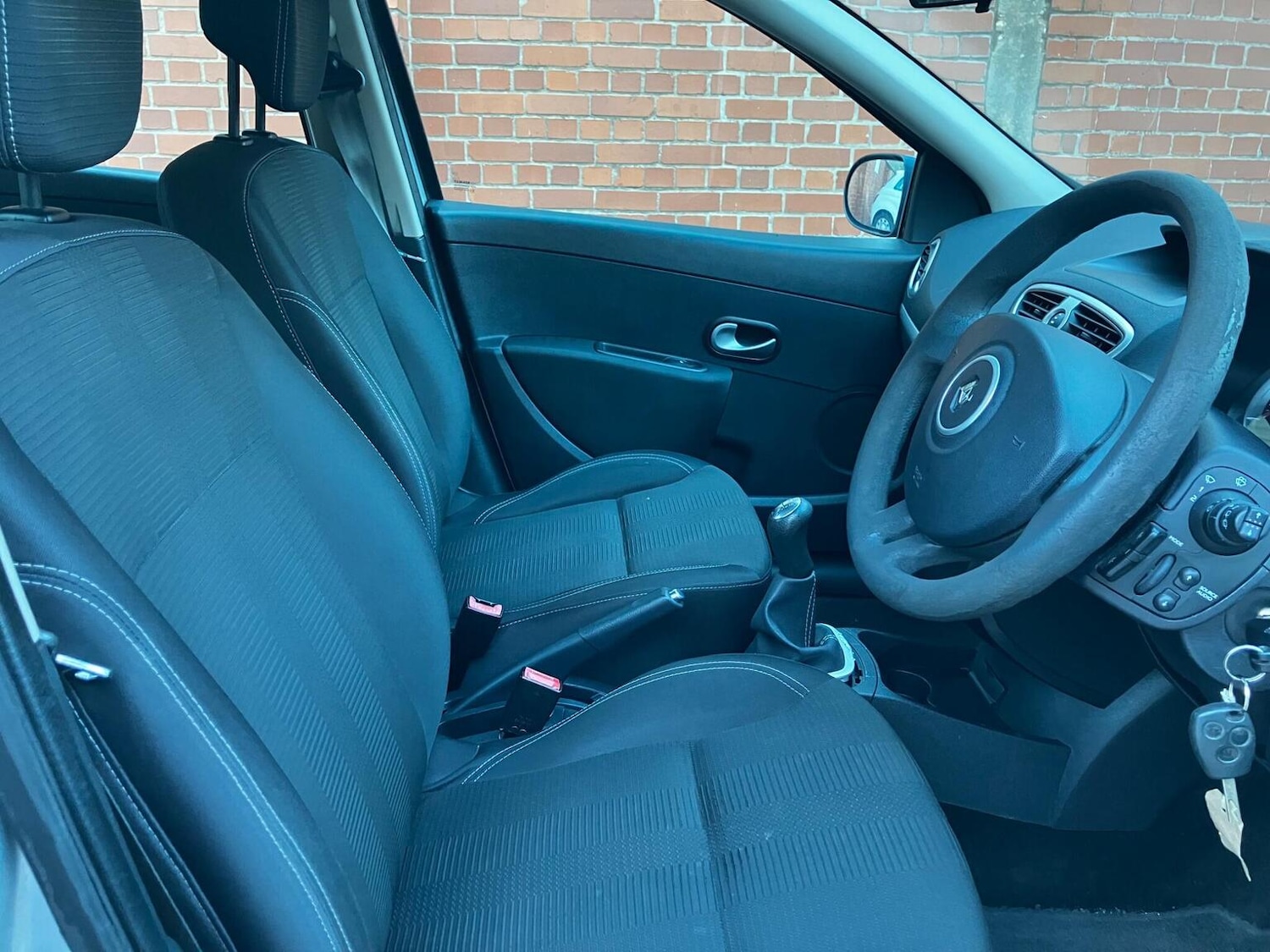 Used Renault Clio 2011 for sale - 76379000: Photo 3