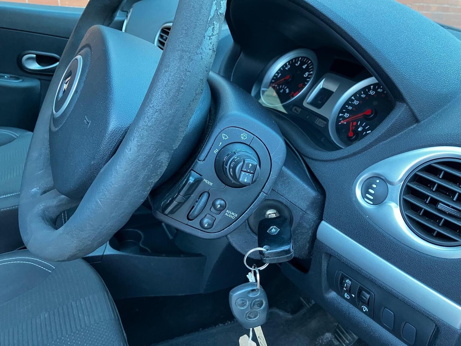 Used Renault Clio 2011 for sale - 76379000: Photo 5