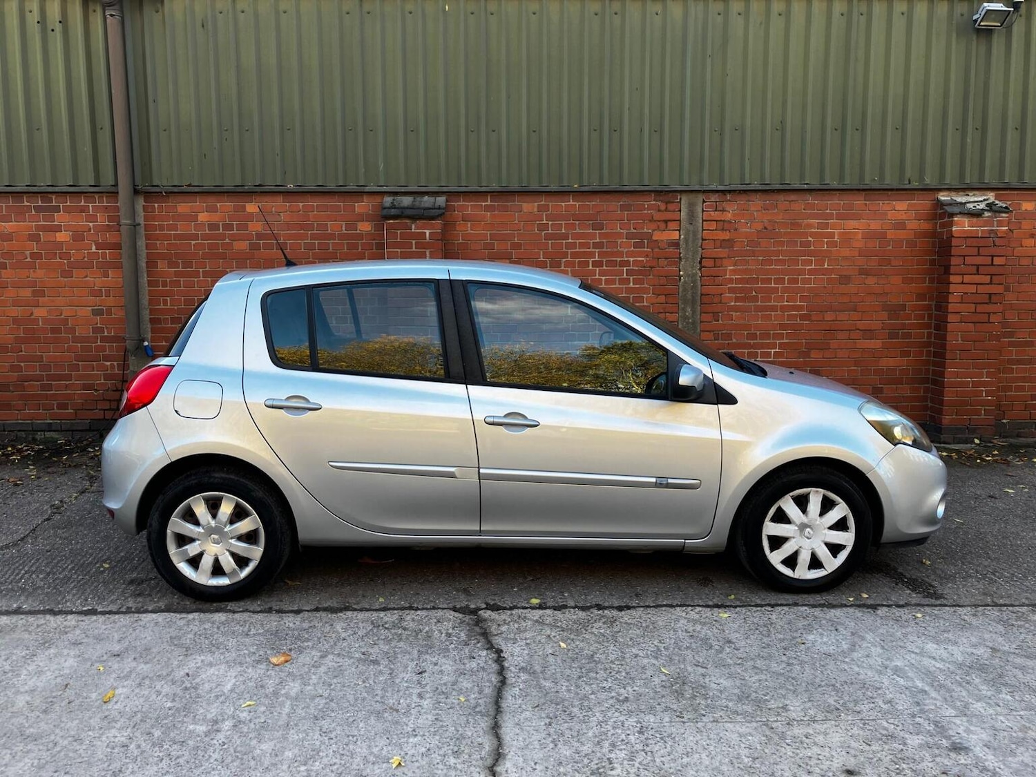 Used Renault Clio 2011 for sale - 76379000: Photo 7