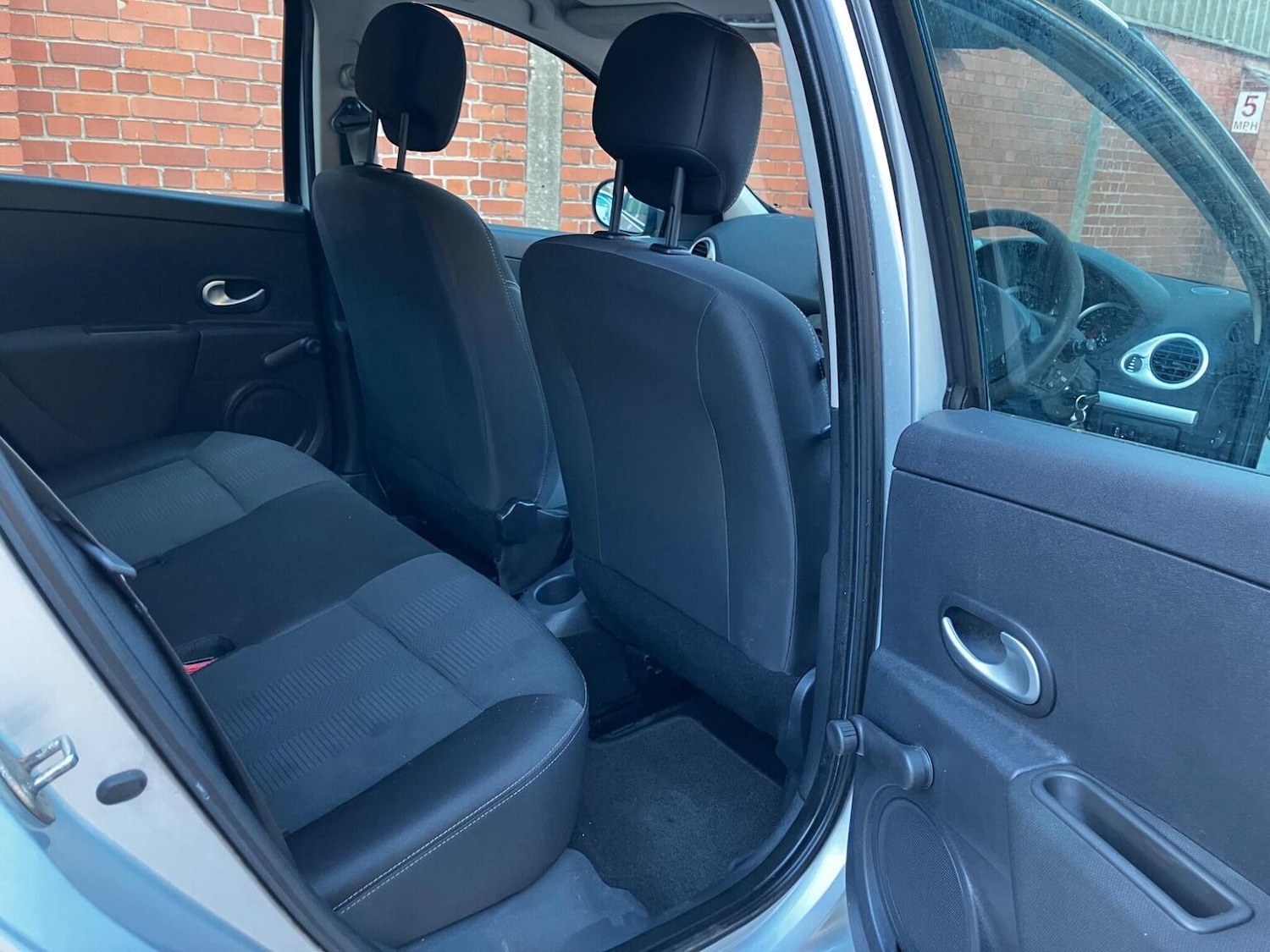 Used Renault Clio 2011 for sale - 76379000: Photo 9