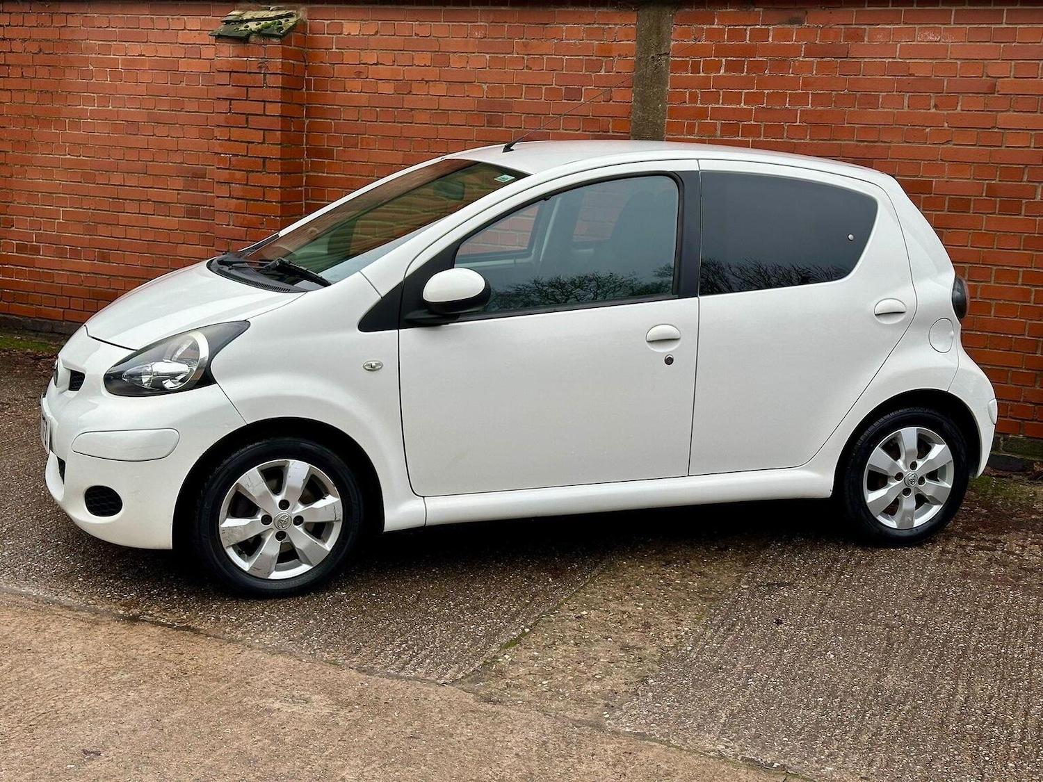 Used Toyota AYGO 2011 for sale - 77045371: Photo 11