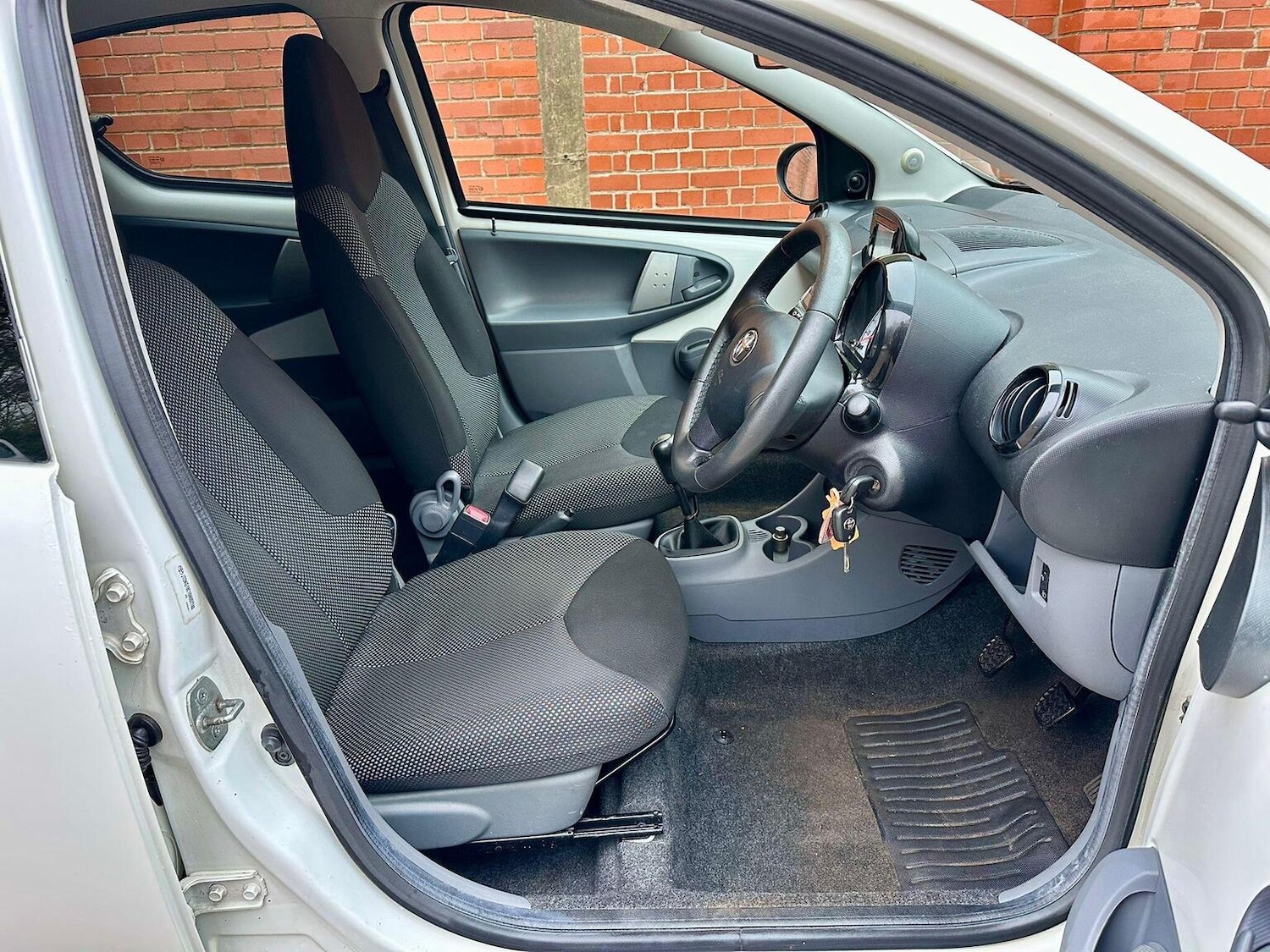 Used Toyota AYGO 2011 for sale - 77045371: Photo 17