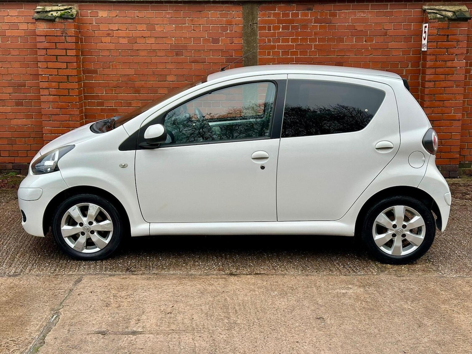 Used Toyota AYGO 2011 for sale - 77045371: Photo 18
