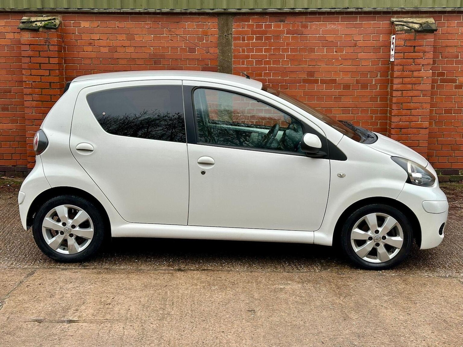 Used Toyota AYGO 2011 for sale - 77045371: Photo 21