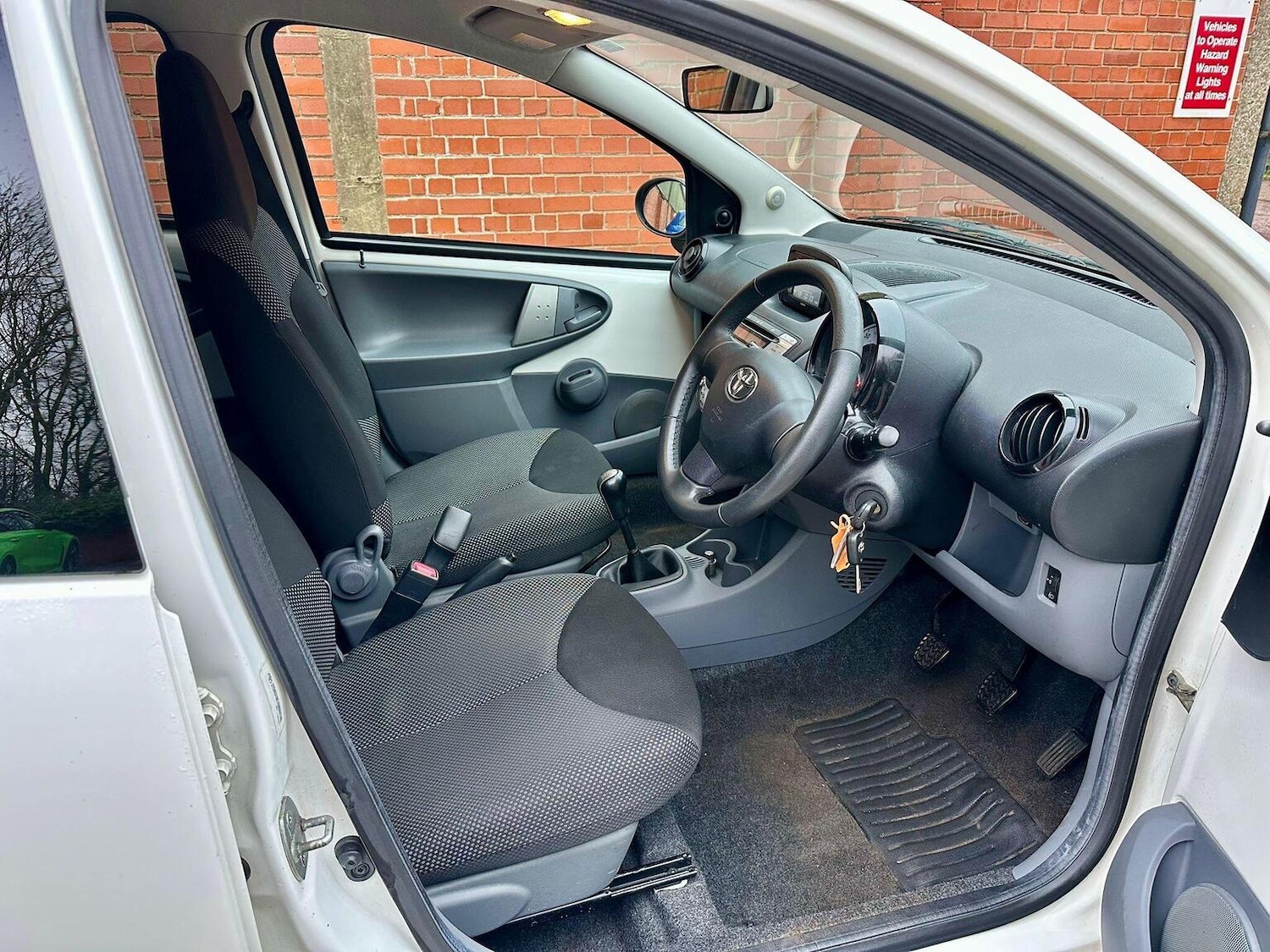 Used Toyota AYGO 2011 for sale - 77045371: Photo 3