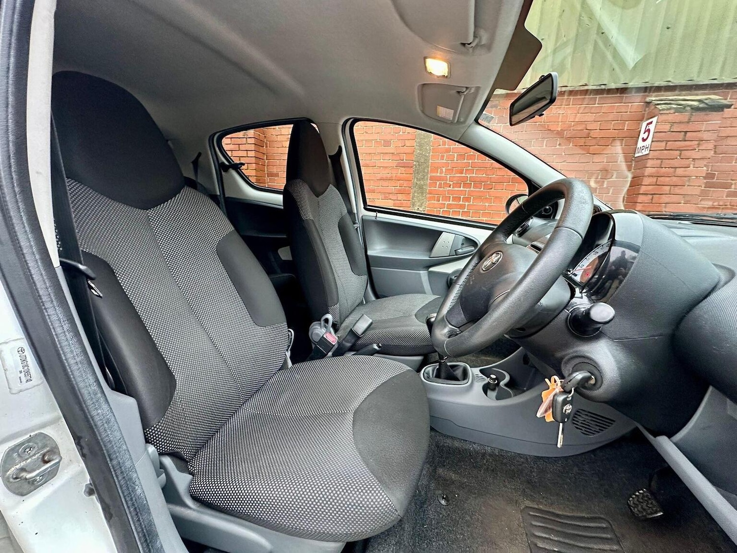 Used Toyota AYGO 2011 for sale - 77045371: Photo 4