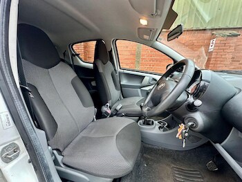 Used Toyota AYGO 2011 for sale - 77045371: Photo