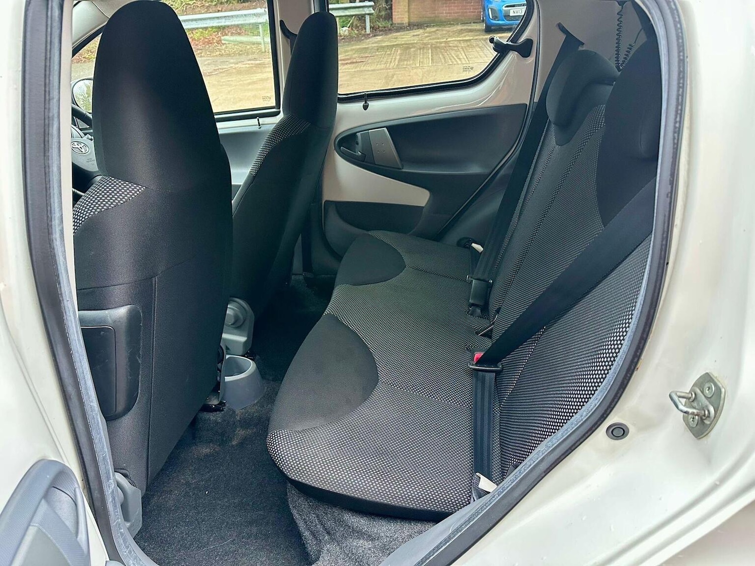 Used Toyota AYGO 2011 for sale - 77045371: Photo 5